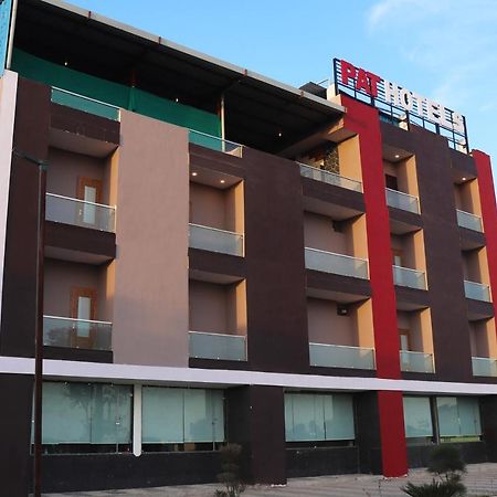 Pat Hotels Indore Exteriör bild