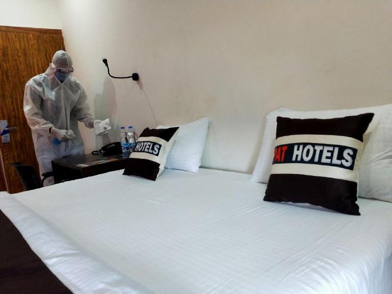 Pat Hotels Indore Exteriör bild