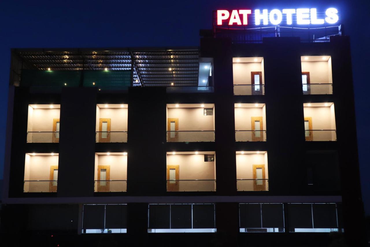 Pat Hotels Indore Exteriör bild