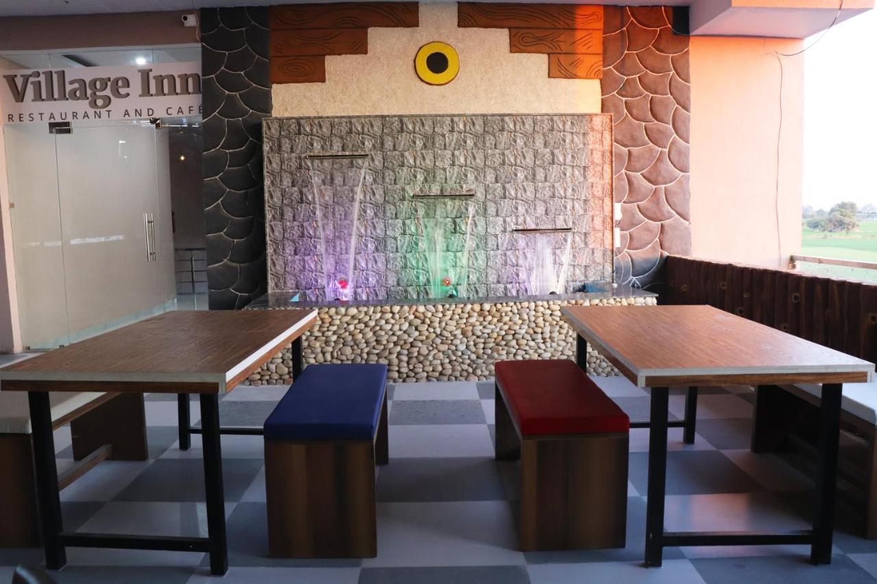 Pat Hotels Indore Exteriör bild