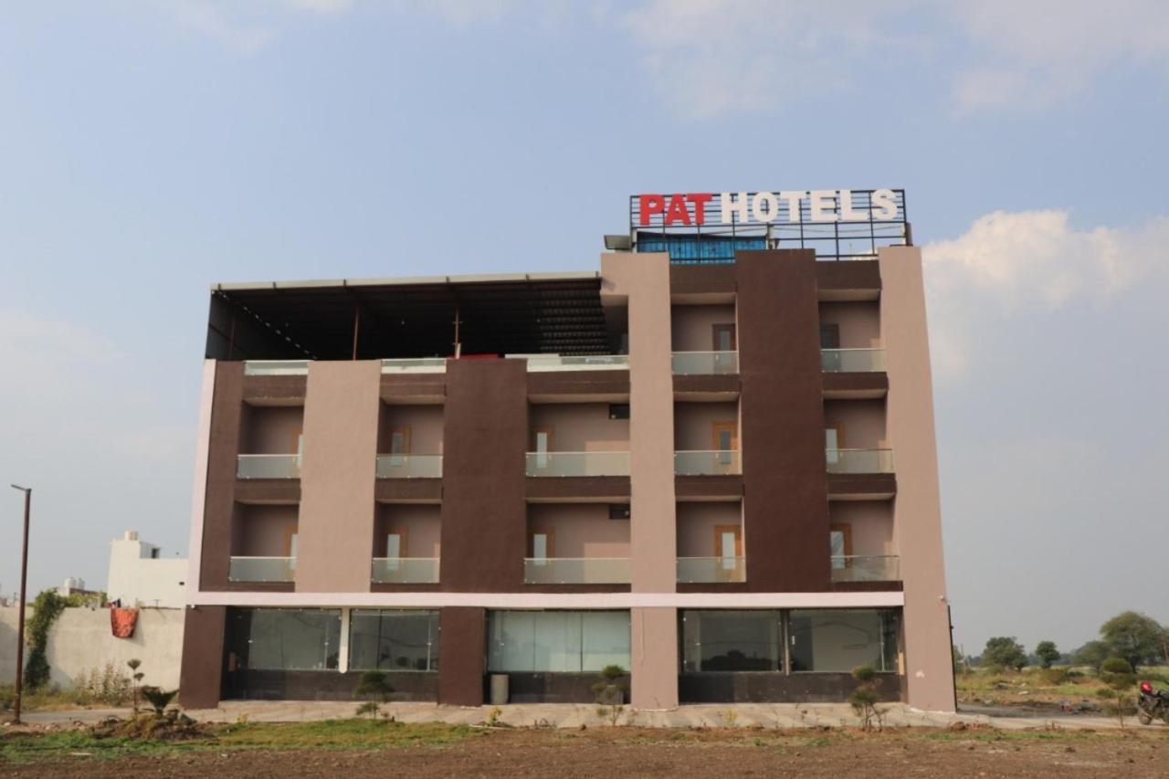 Pat Hotels Indore Exteriör bild