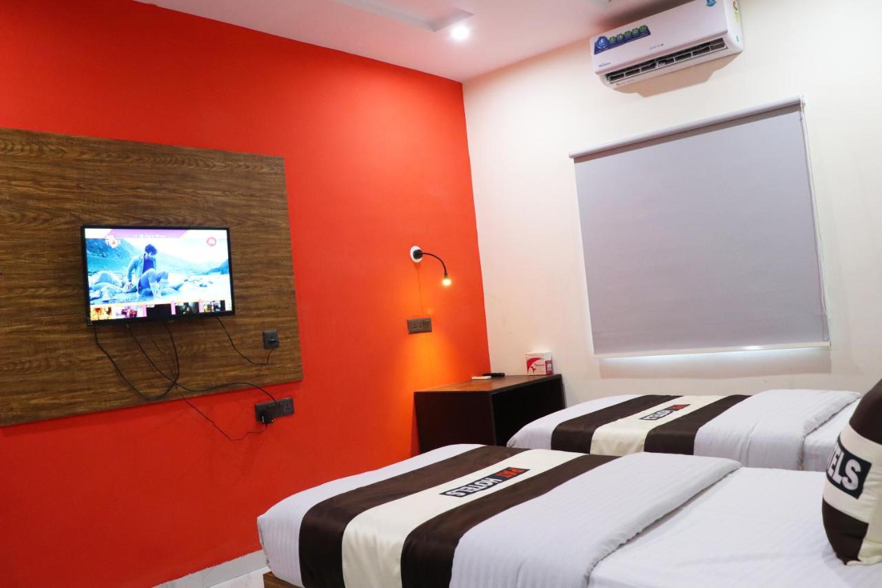 Pat Hotels Indore Exteriör bild