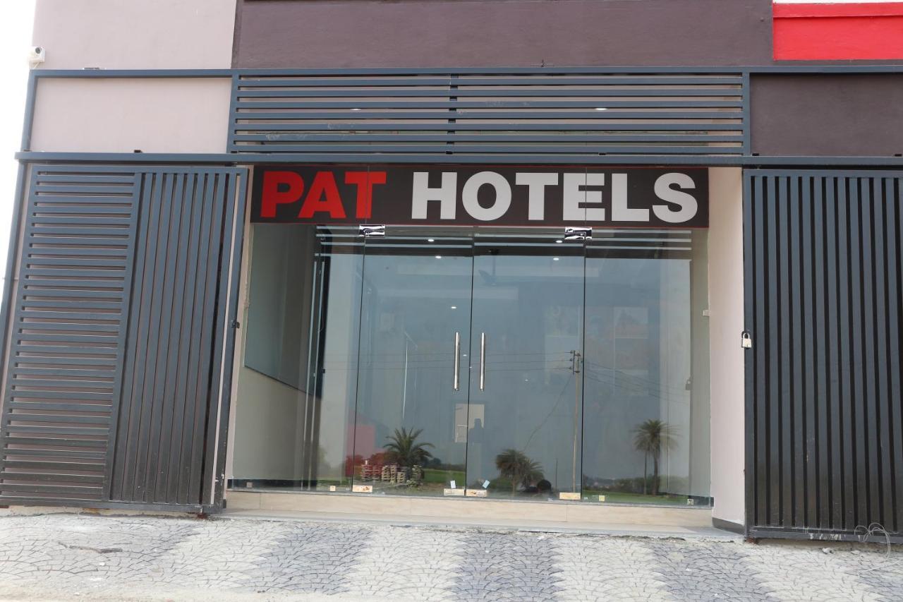 Pat Hotels Indore Exteriör bild