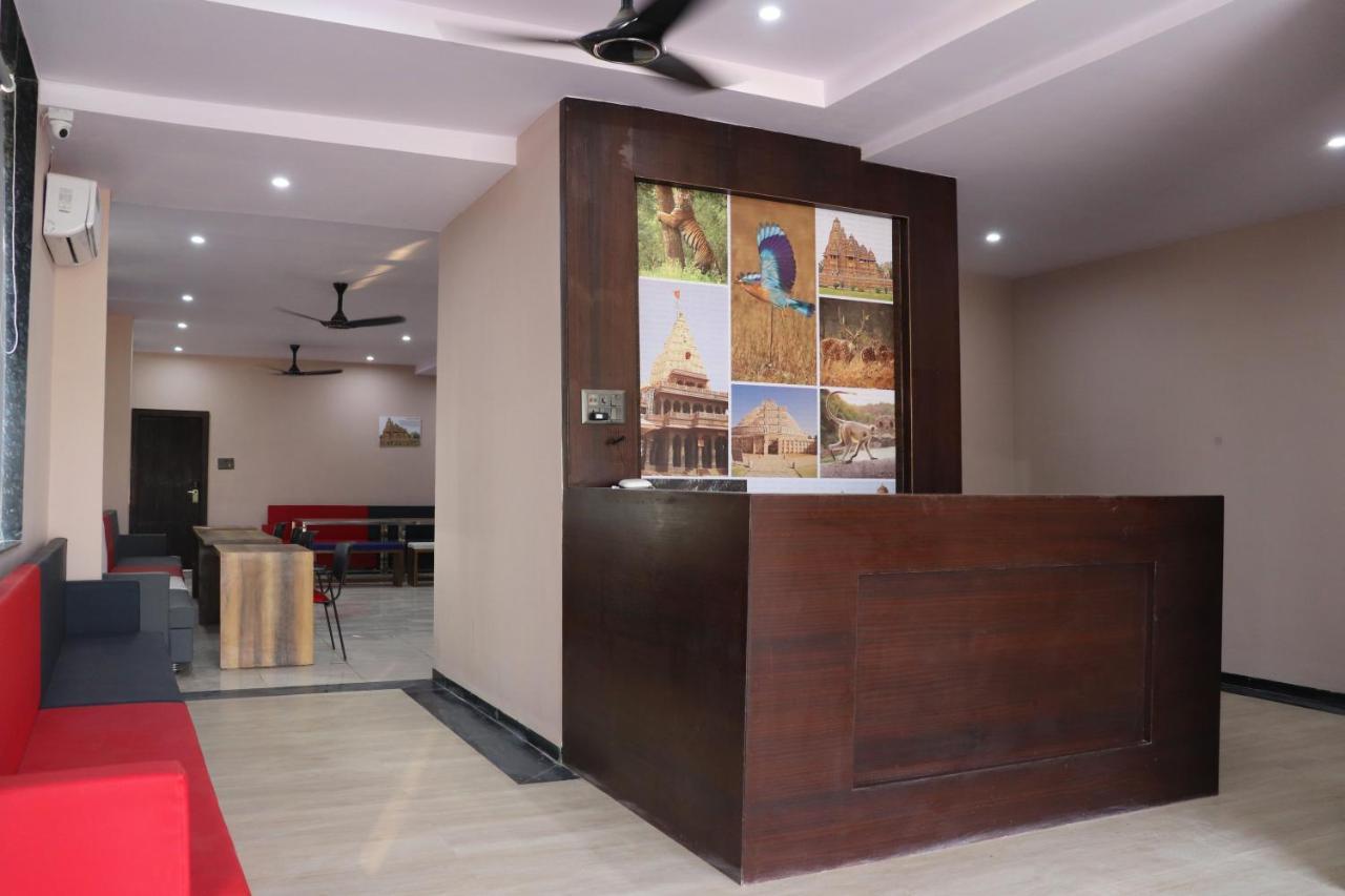 Pat Hotels Indore Exteriör bild
