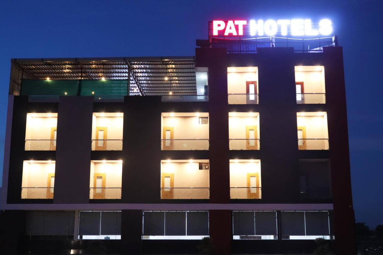 Pat Hotels Indore Exteriör bild