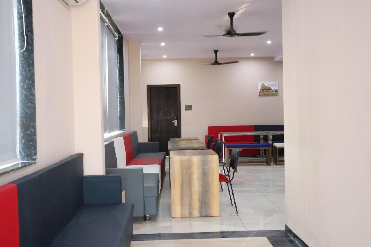 Pat Hotels Indore Exteriör bild