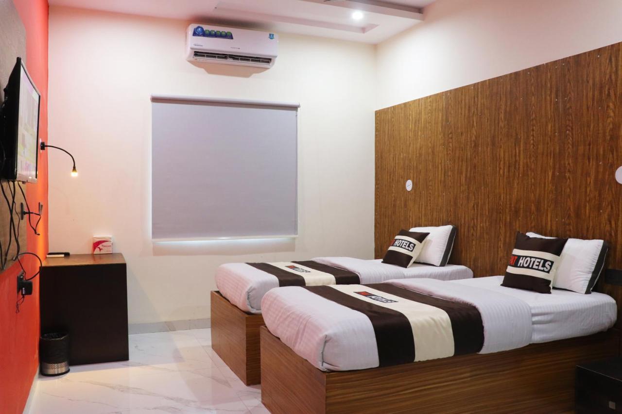 Pat Hotels Indore Exteriör bild