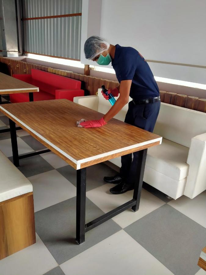 Pat Hotels Indore Exteriör bild