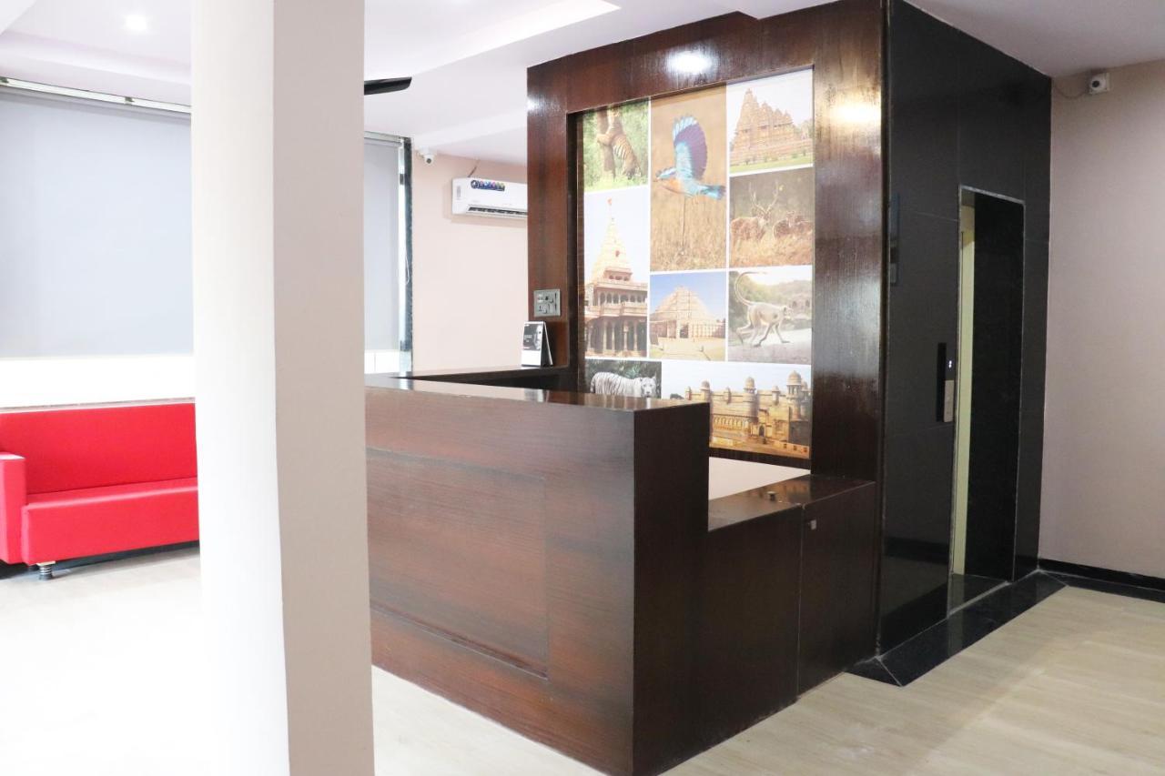 Pat Hotels Indore Exteriör bild