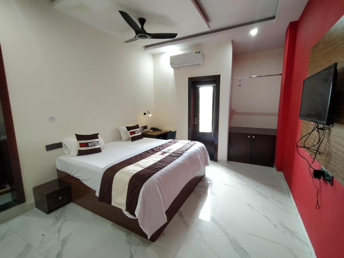 Pat Hotels Indore Exteriör bild